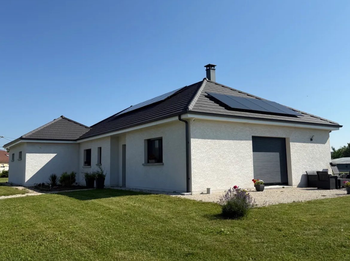 pose de panneaux solaires sur une maison 