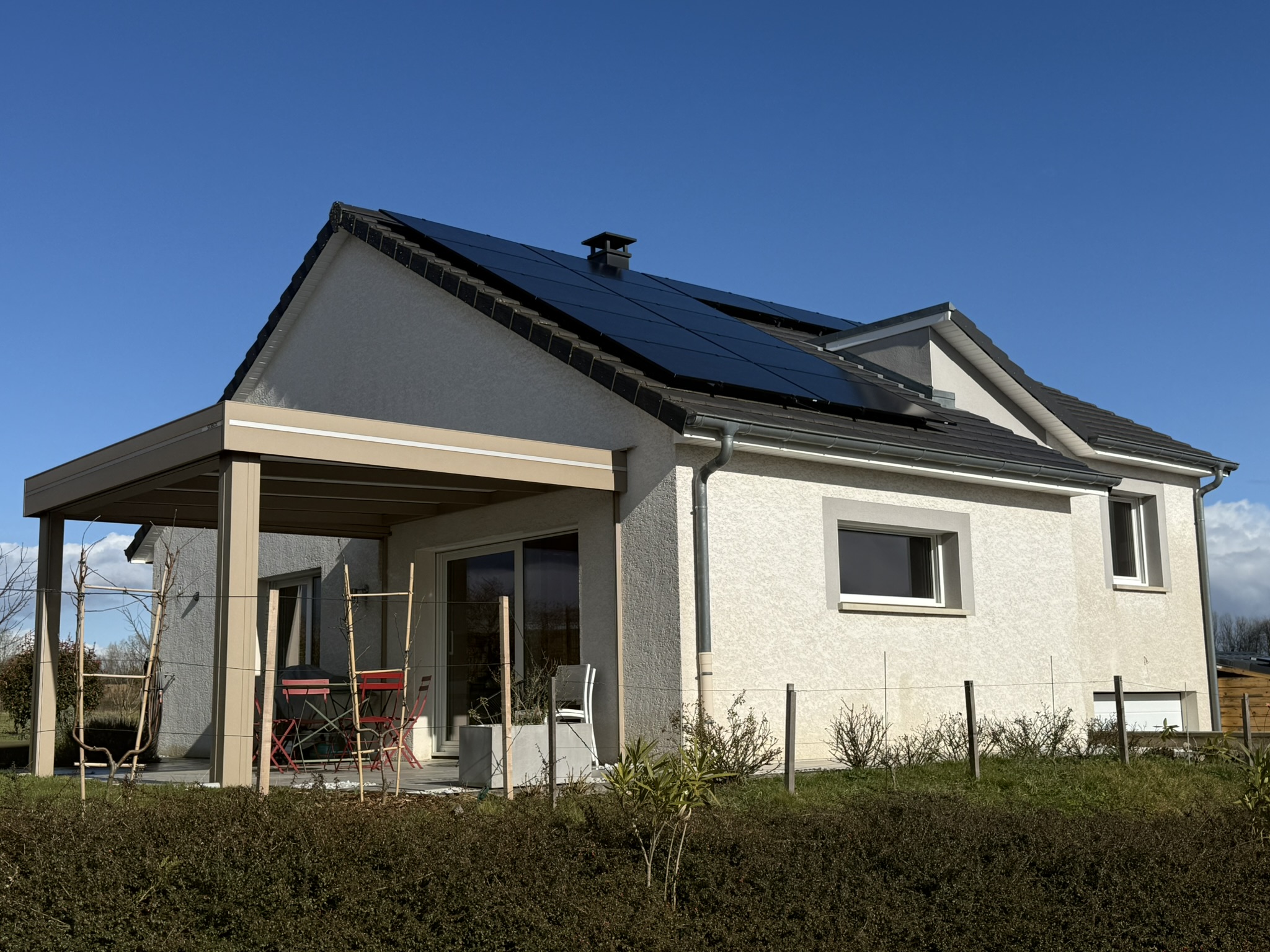 pose de panneaux solaires sur une maison 